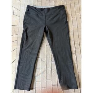 Marika Sport‎ Crop Athletic Leggings M Gray Asphalt Embossed Layered Stripes
